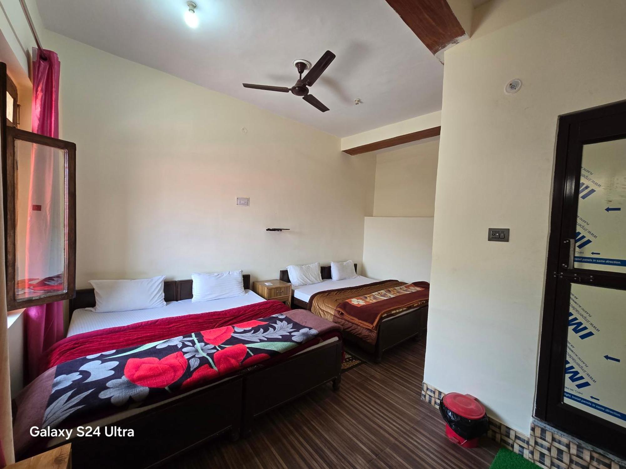 Dwarika Hotel Dwarahat Quarto foto